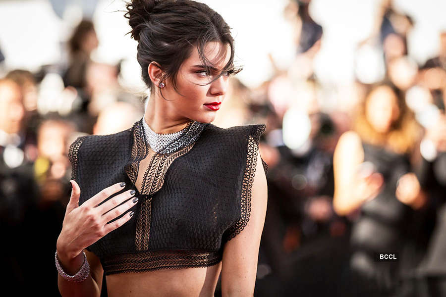 After Kim, Kendall Jenner becomes victim of jewellery theft!