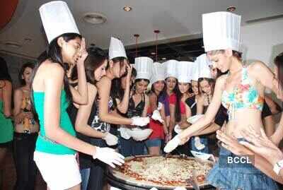 PFMI'10 finalists make giant pizza