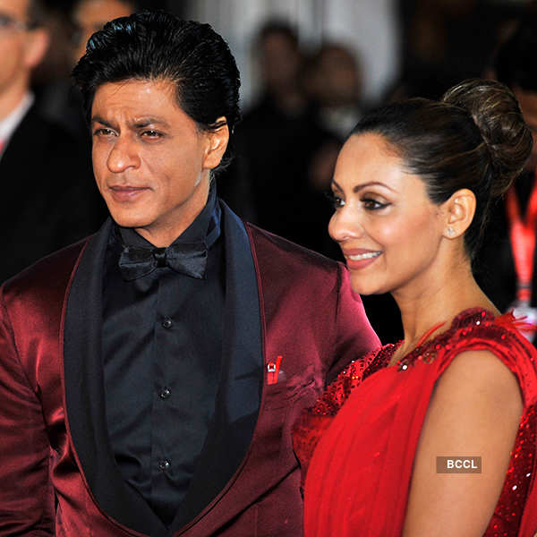 FUNNY! "Women have lovely long nails, and their love hurts” says SRK on hiring lady bodyguards