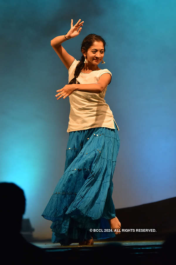 Dance tribute to Ashwini Ekbote