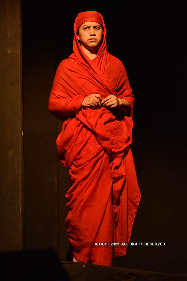 A student of late actress Ashwini Ekbote paid tribute to her