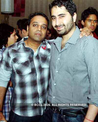 Nalin Gupta, DJ Khushi