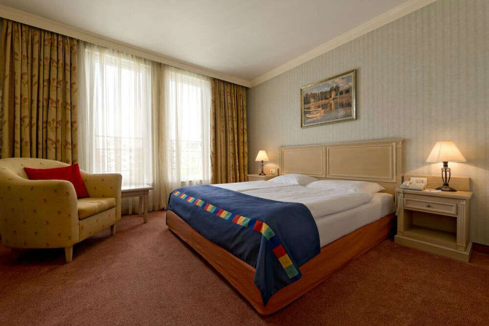 Park Inn by Radisson Sofia 24610878