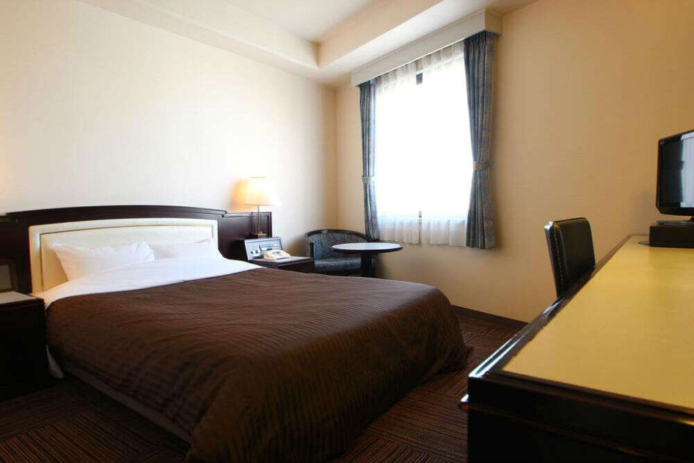 Court Hotel 17760849