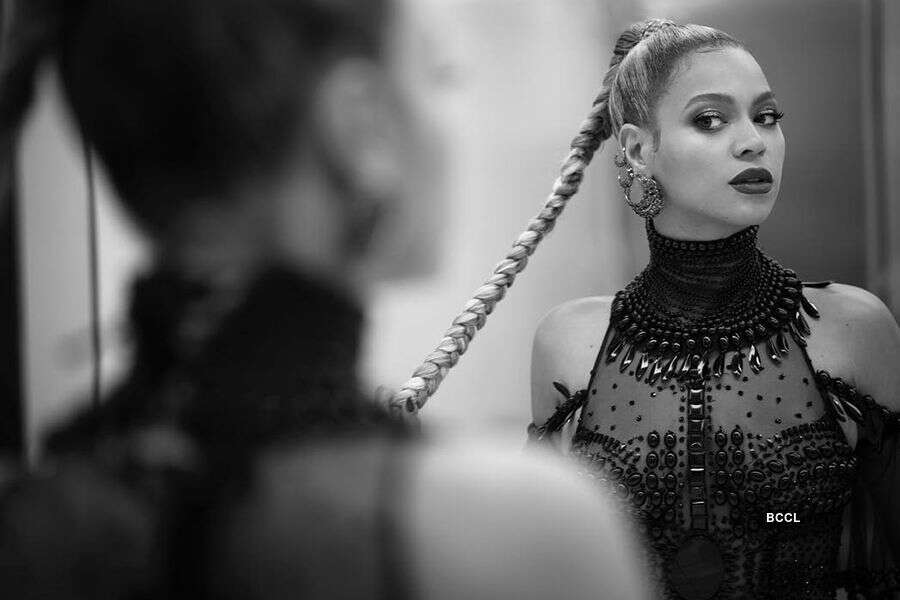 Beyonce shows off Baby Bump in new stunning maternity shoot