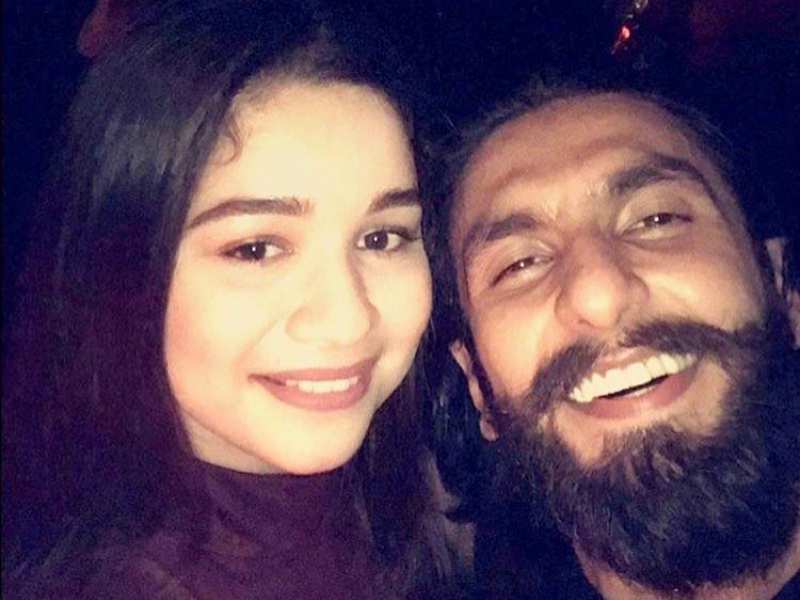 Pic Sachin Tendulkar S Daughter Sara Tendulkar Spotted Chilling With Ranveer Singh