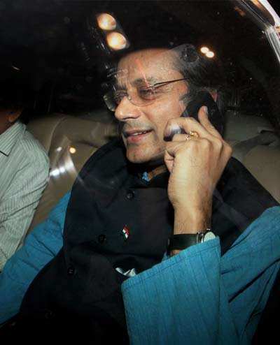 Tharoor alleges death threat
