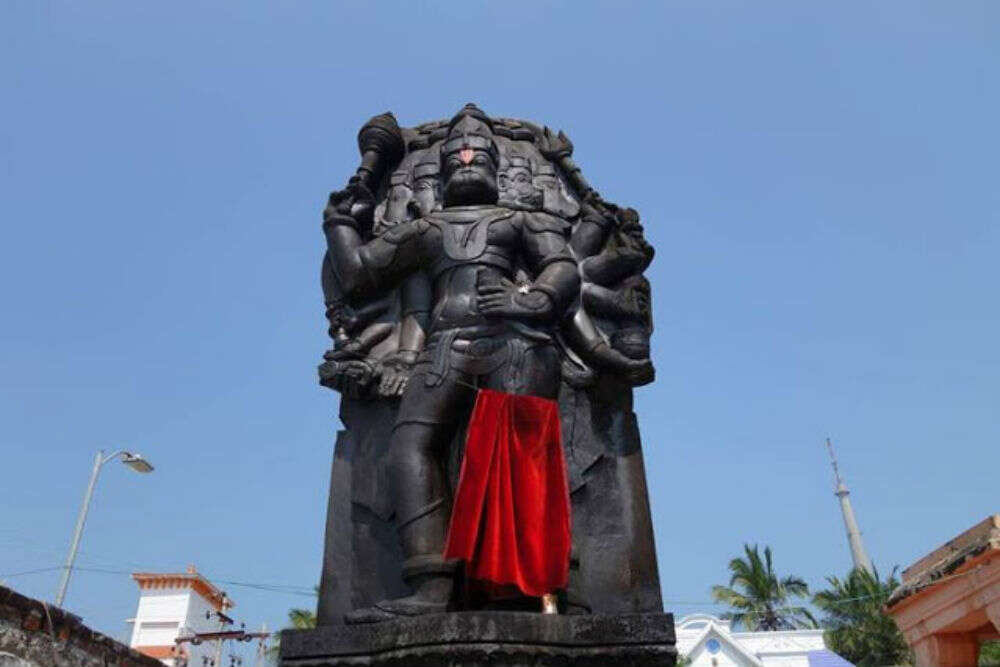 Pay obeisance to Hanuman at the five-faced Hanuman Temple five-faced Hanuman Temple