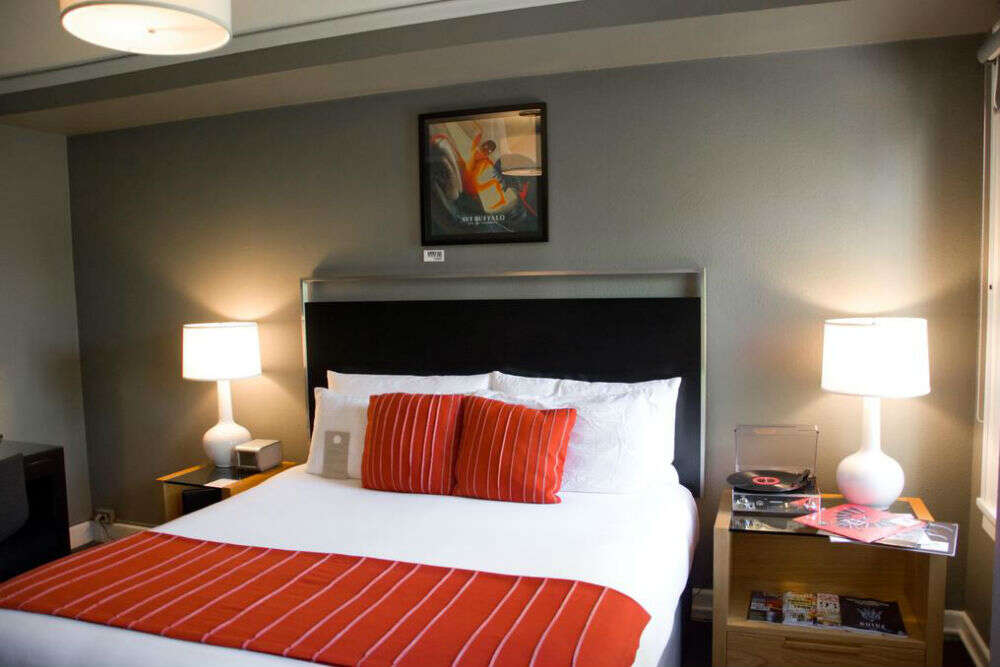 Hotel Max 44519377