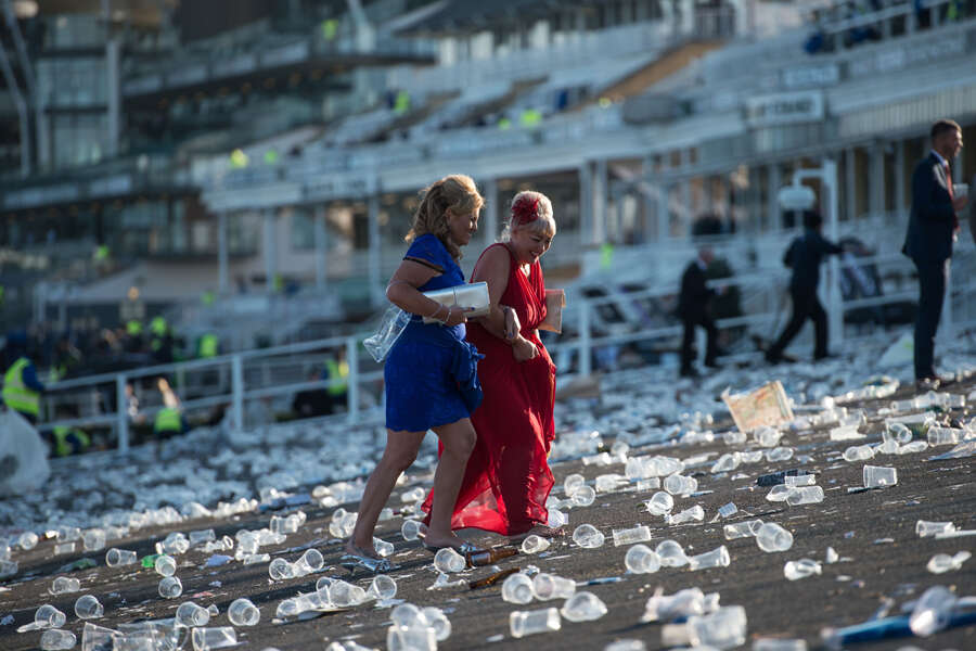 Booze send women go crazy at Aintree