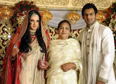 The evening function at Taj Krishna was off to a quiet start with the first one to enter the venue being Shoaib Malik