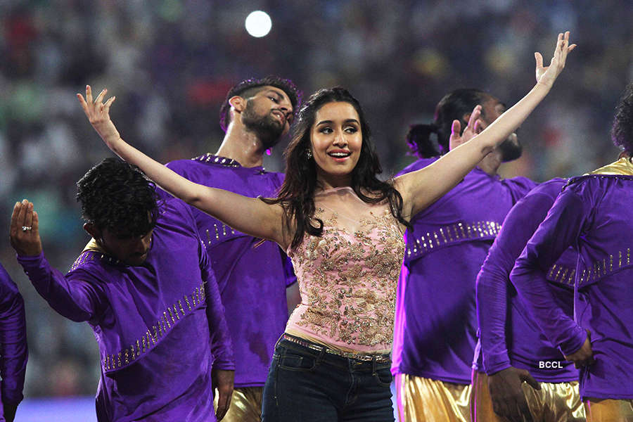 Shraddha Kapoor sets IPL opening ceremony on fire at Eden Gardens