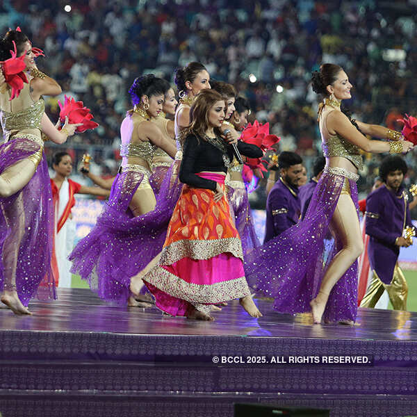 Monali Thakur performs at IPL