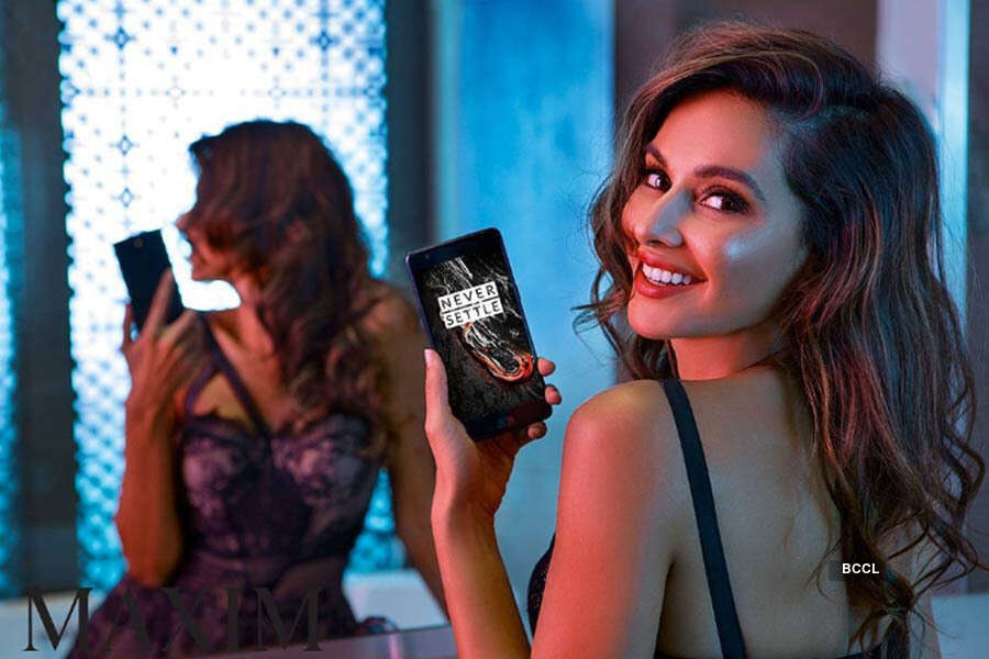 Shibani Dandekar pictures