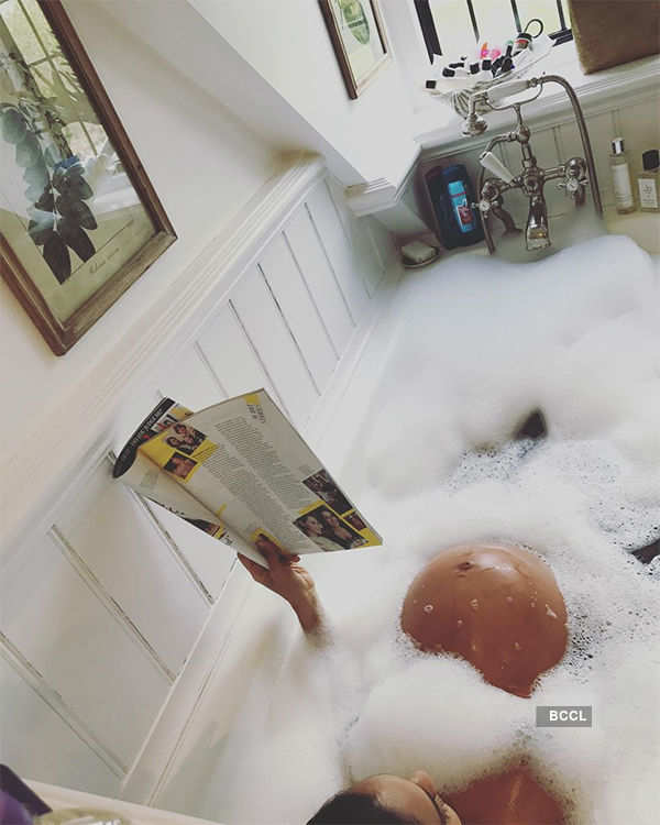 Lisa Haydon flaunts her baby bump in bathtub