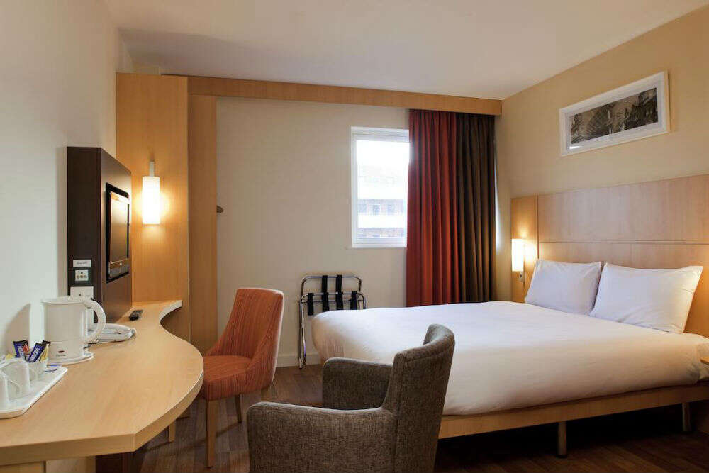 Ibis Hotel 26799182