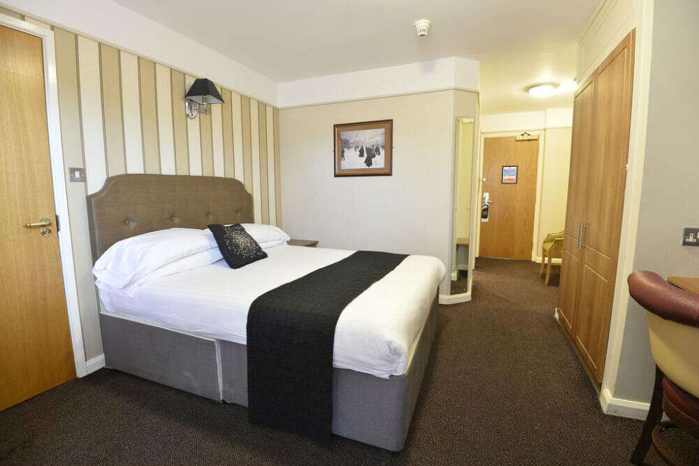 Balmoral Hotel 87523783