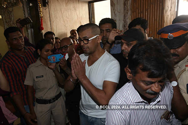 Sonu Nigam responds to fatwa by shaving off his head after tweet row