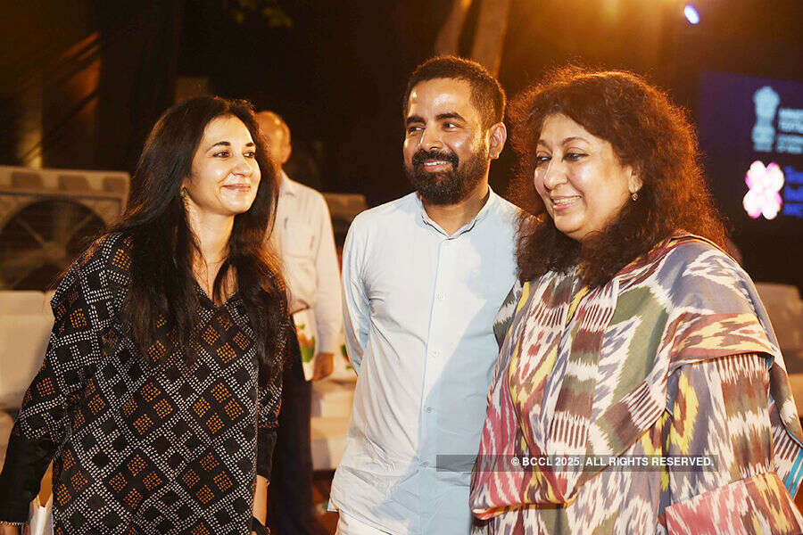 Sabyasachi Mukherjee flanked by Kavita Bhartia and Madhu Jain