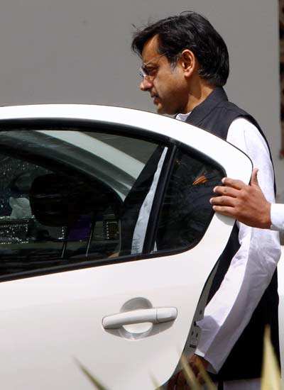 Tharoor quits