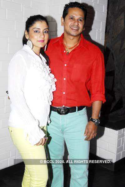 Padmini Kolhapure With Husband At Poonam Dhillon's B'day Party At ...