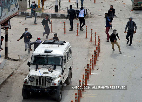 Photo story: Students' protest turns violent in Srinagar