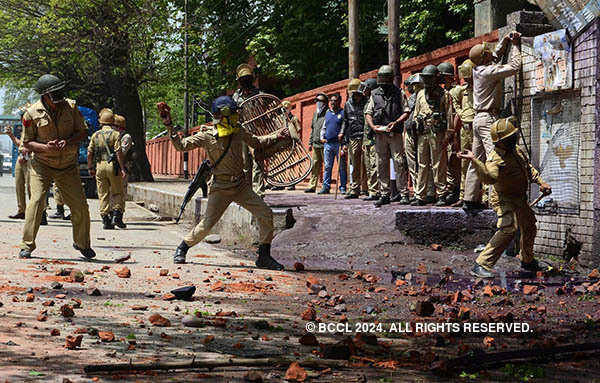 Photo story: Students' protest turns violent in Srinagar