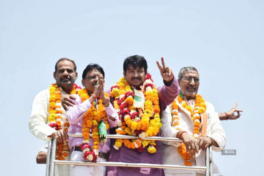 Manoj Tiwari campaigning pictures