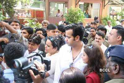 Rahul gets marriage certificate