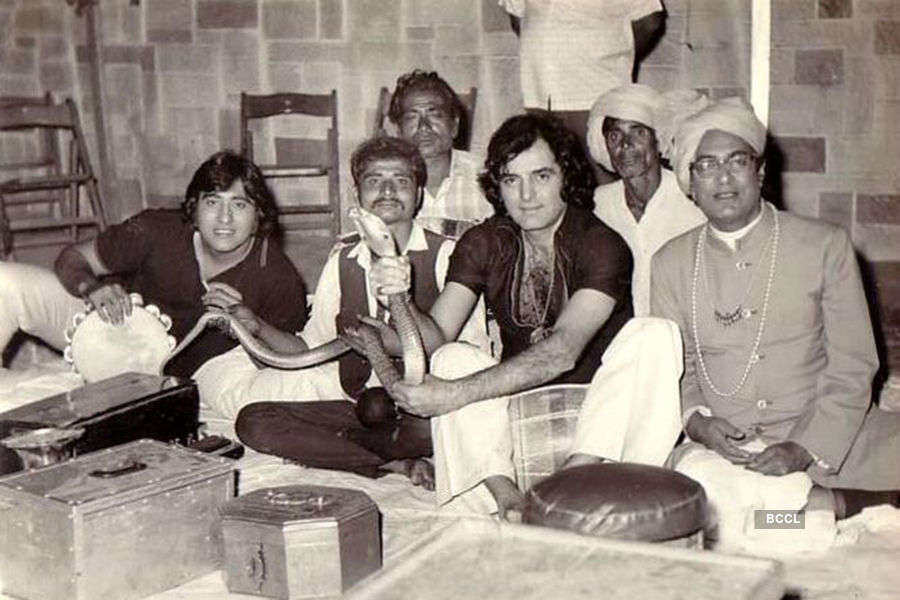 Rare & unseen photos of legendary actor Vinod Khanna
