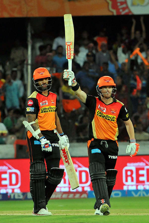 Earlier, skipper Warner and Shikhar Dhawan (29), who had forged a 107-run  opening partnership in their last match against KXIP, produced yet another  scintillating 139-run opening partnership in 76 balls to set