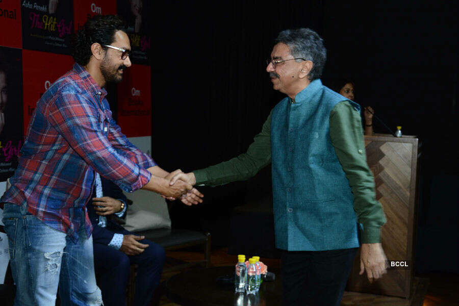 Aamir Khan and Khalid Mohamed pictures