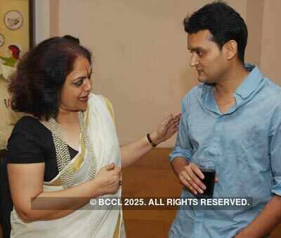 Tarun Jung's art exhibition