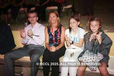 Hair, Crest Experience 