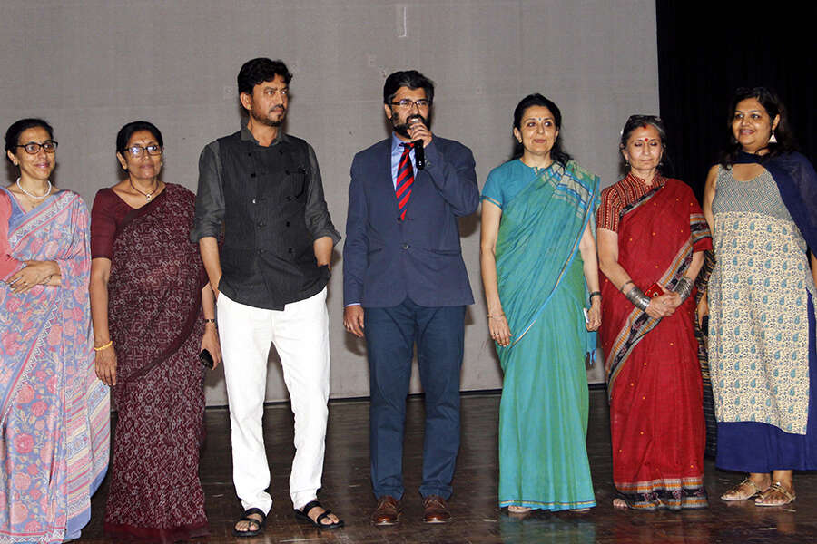 Irrfan Khan poses on the stage with principal Dr Vijay Datta and teachers