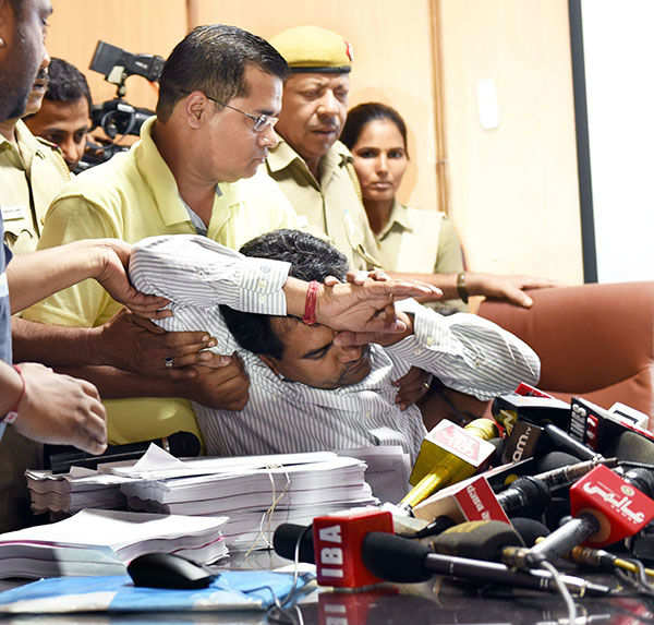 Kapil Mishra faints while addressing media