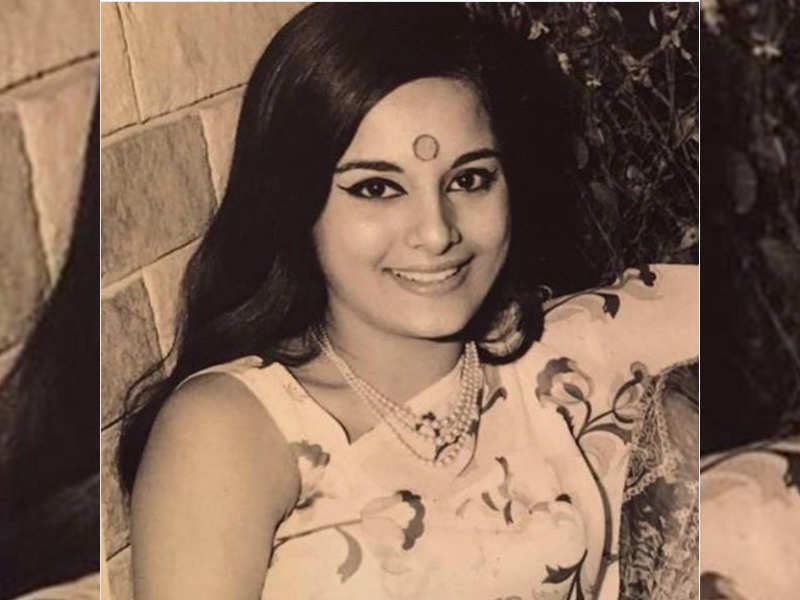 Sonakshi Sinha shares a beautiful throwback picture of mom Poonam Sinha