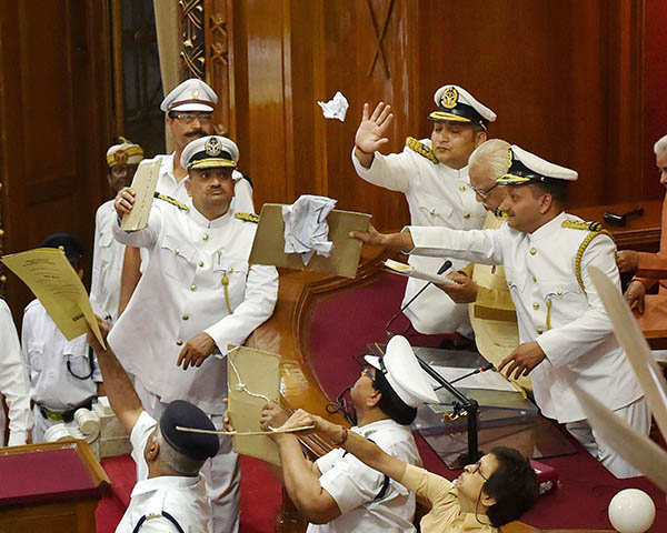 Opposition members disrupt Governor's speech