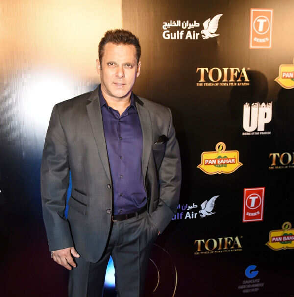 The celebs we love, without eyebrows