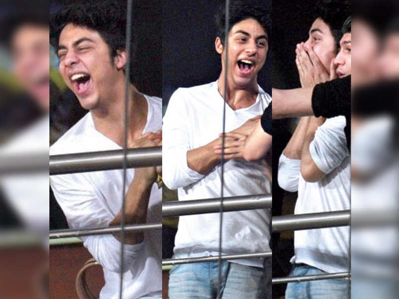 Pics Shah Rukh Khans Son Aryan Cant Contain His Excitement At T 20