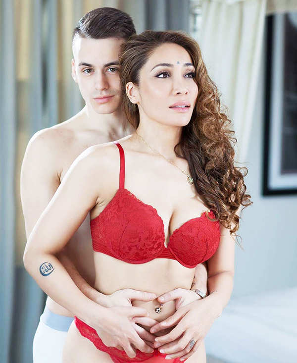 Sofia Hayat shares a steamy lip-lock with hubby