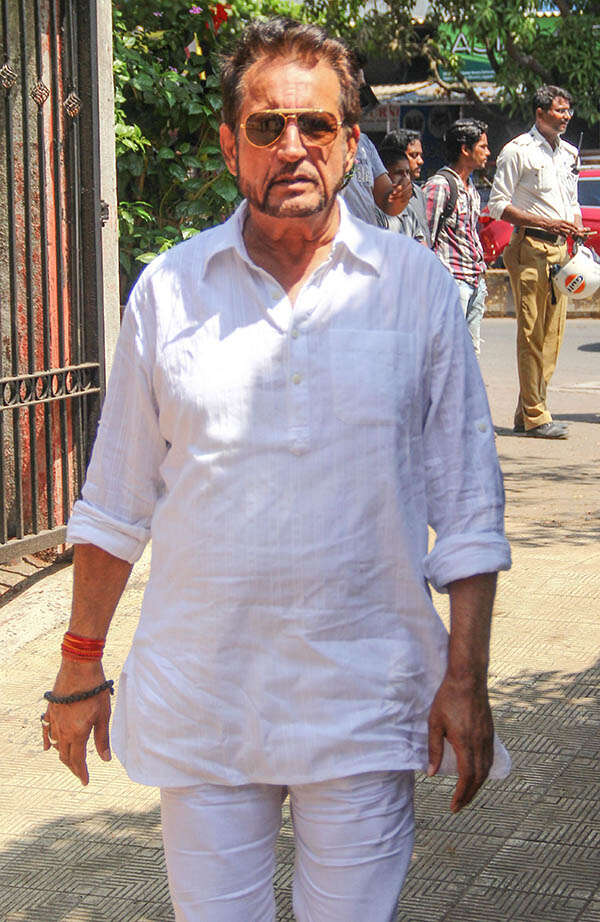 Kiran Kumar at Reema Lagoo's funeral