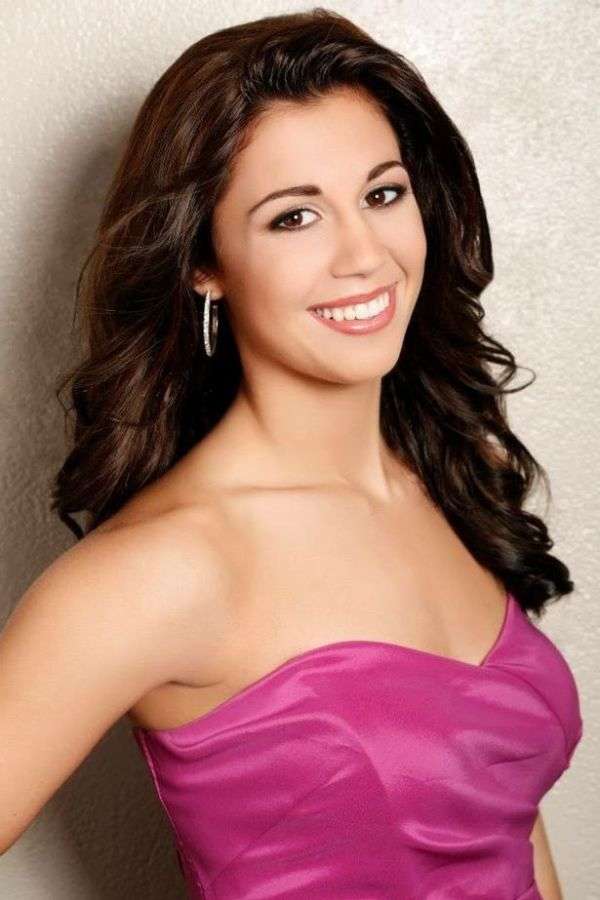 Texas beauty queen gets her knee replaced with ankle