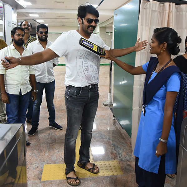 Actor Arya takes Chennai Metro