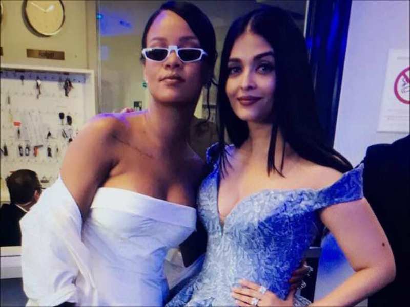 That iconic moment when Aishwarya Rai Bachchan posed with pop queen Rihanna