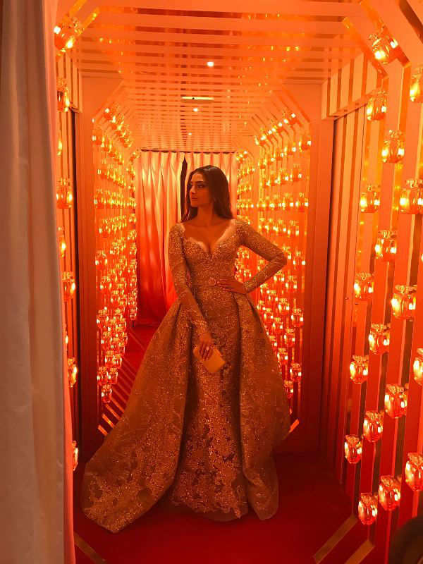 Sonam Kapoor shines @ Cannes red carpet