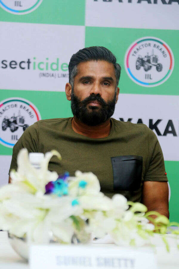 Suniel Shetty interacts with media