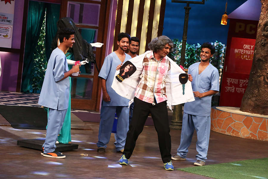 Comedian Sunil Grover in legal trouble, live show gets cancelled