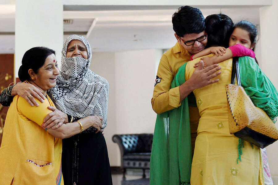 An emotional Uzma meets her family