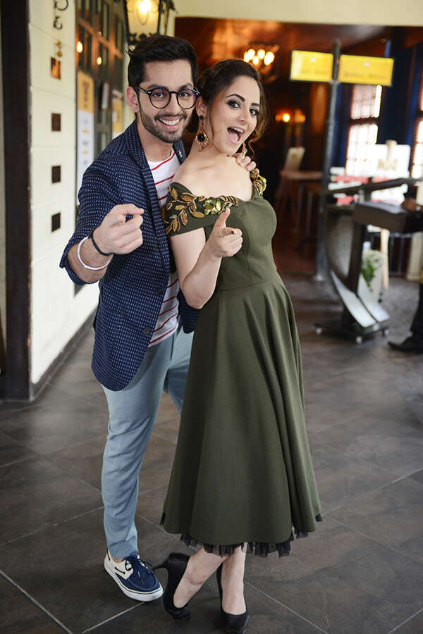 Himanshu Kohli and Zoya Afroz pose together